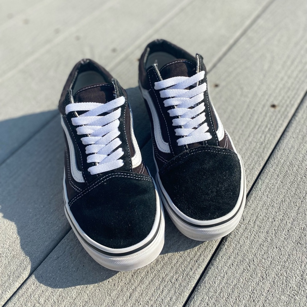 Lightly Worn Black Old Skool Vans Size: 8
